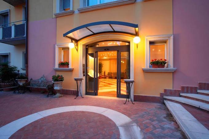 Aparthotel Residenza Carracci Bologna Exterior foto
