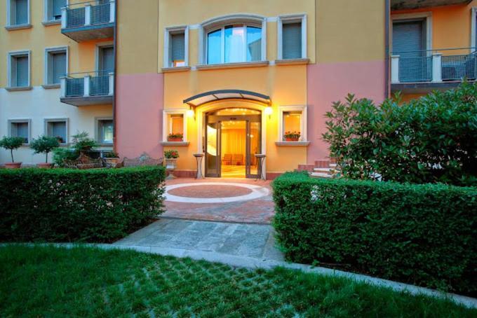 Aparthotel Residenza Carracci Bologna Exterior foto